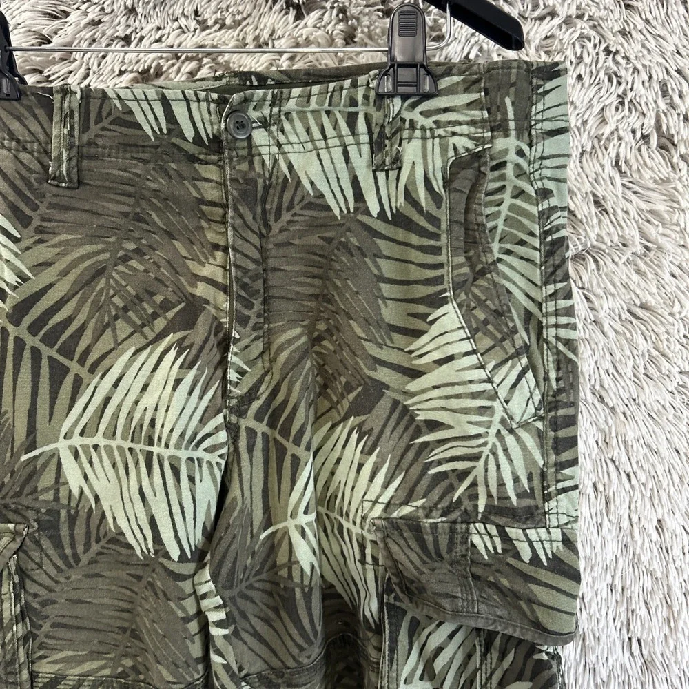Camouflage Green Palms Tropical‎ Cargo Utility Shorts Flex Waist Size 36 Bermuda